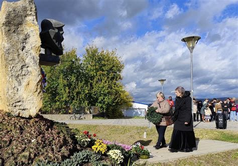 Pamätník Ľudovíta Štúra na nábreží Dunaja v Štúrove