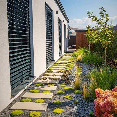 Ukážka modernej záhradnej dlažby s chodníkom