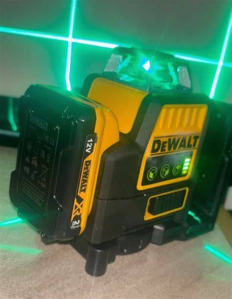 Dewalt DCE089 laser lines projection in a room