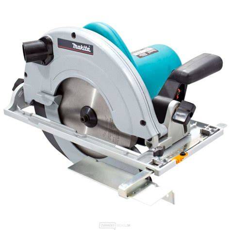 Okružná píla Makita 5143R v akcii
