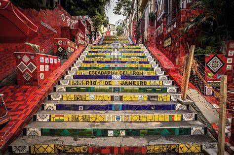 Farebné mozaikové schodisko Selarón v Riu de Janeiro