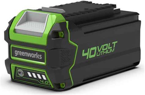 Detail bezuhlíkového motora a batérie Greenworks