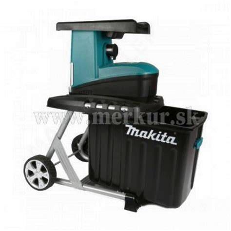 Záhradný drvič Makita UD2500 pri práci na záhrade