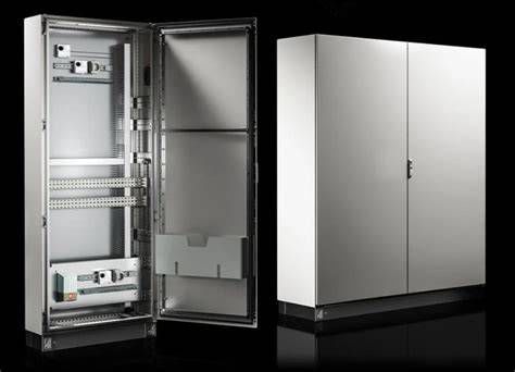 Vnútorné usporiadanie elektromerového rozvádzača s popiskami komponentov