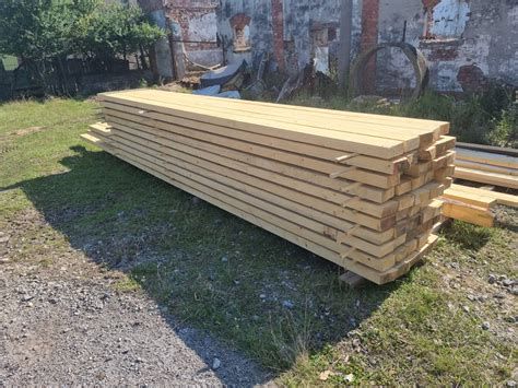 ukážka stolárskeho a stavebného reziva pripraveného na odber
