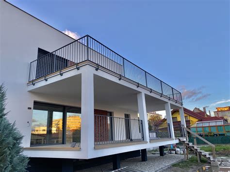 Moderné a bezpečné balkónové zábradlie