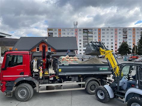 Stavebný materiál pripravený na rekonštrukciu