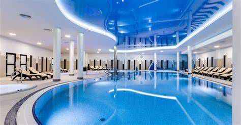 Kúpele LUX* Me Spa a bazénová zóna