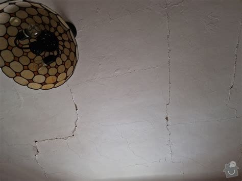 Oprava prasklin v potěru injektážní hmotou