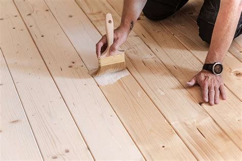 Nástroje a materiály na renováciu parketovej podlahy
