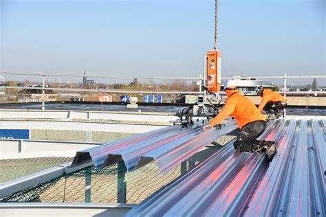 Proces kotvenia fasádnych plechov na podkonštrukciu