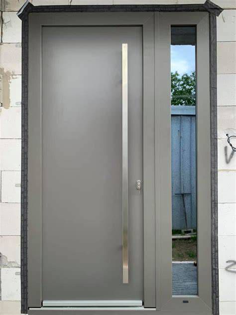 Ukážka moderných vchodových dverí s výplňou GAVA