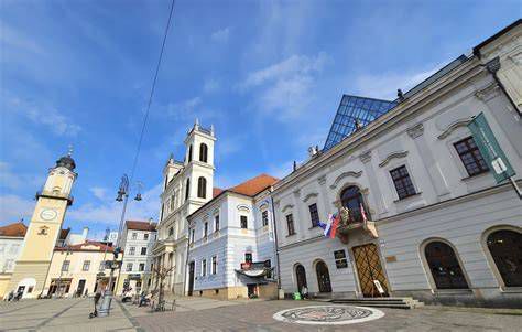 príklad historickej dlažby na námestí