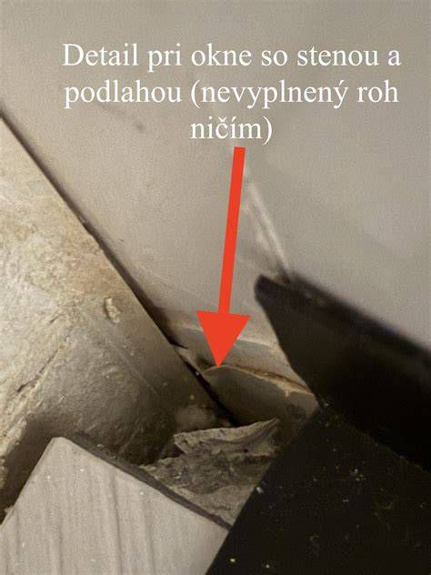 Tmelenie zárubne pri podlahe