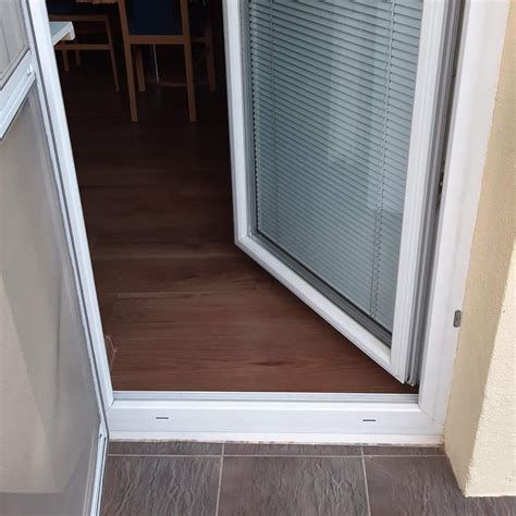 schéma úniku tepla cez netesniace balkónové dvere