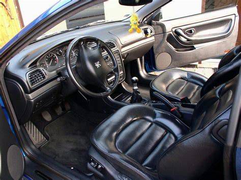 Interiér Peugeot 406 s palubnou doskou