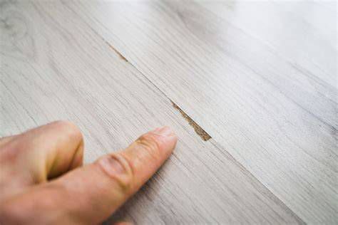 Detailná štruktúra bieleho dubu na podlahe