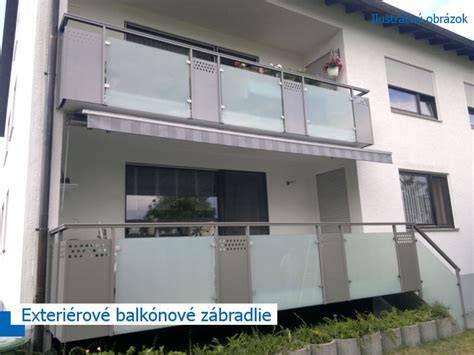 Detaily kotvenia kovaného zábradlia na balkóne