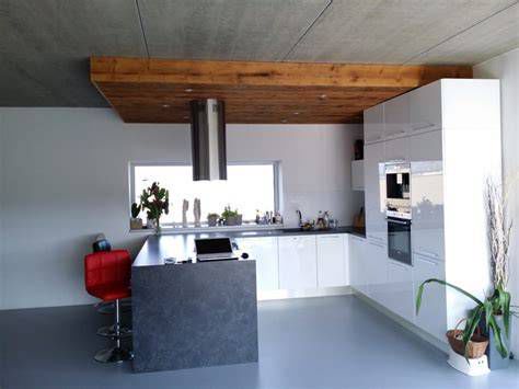Pohledový broušený beton v interiéru