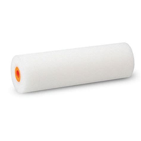 Aplikácia tekutej hydroizolácie valčekom