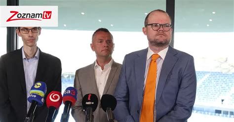 Právni zástupcovia rodín Kuciakovcov a Kušnírovcov na mieste rekonštrukcie