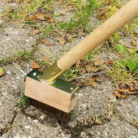 Nástroje na uhladenie a čistenie škár