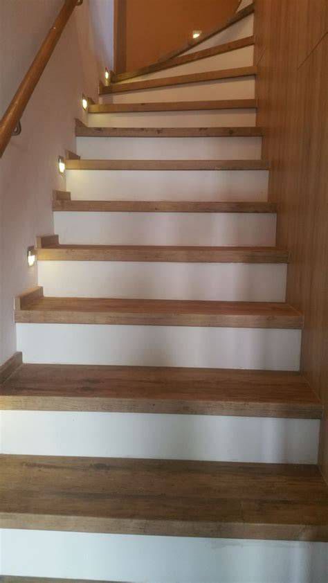 Bezpečné a osvetlené schodisko s madlom