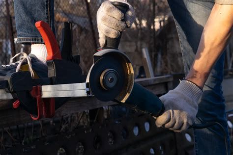 bezpecnostne pomocky pri rezani kovov