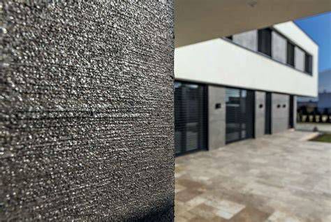 Detailní pohled na finální vrstvu omítky Baumit openTop