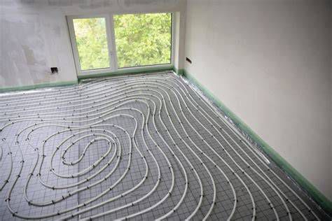 Porovnanie distribúcie tepla radiátormi a podlahovým kúrením