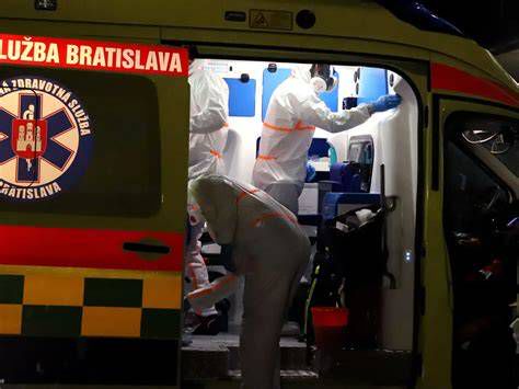 Lekár konzultuje pacienta s respiračnými problémami
