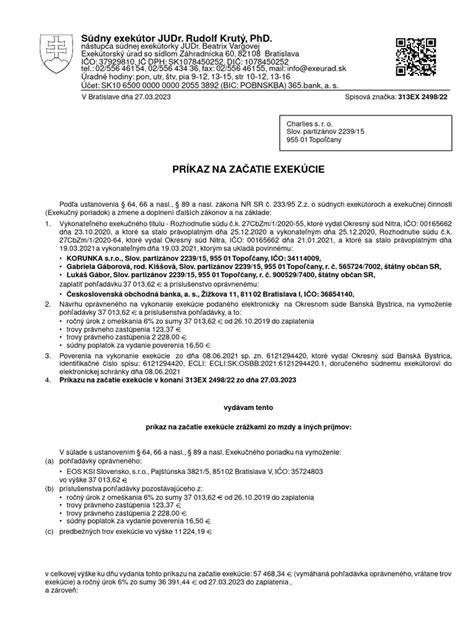 Súdny exekútor vysvetľujúci právne kroky