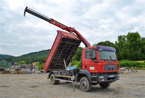 Nákladné vozidlo s hydraulickou rukou