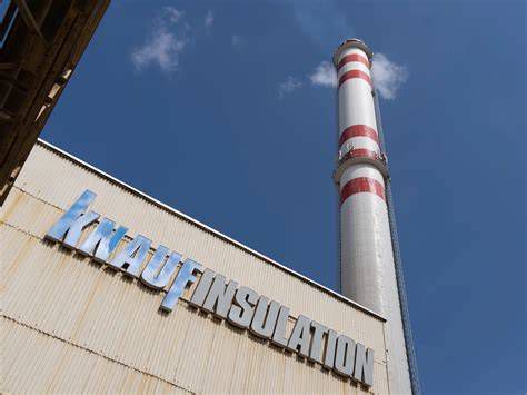 Letecký pohľad na výrobný závod Knauf Insulation v Novej Bani