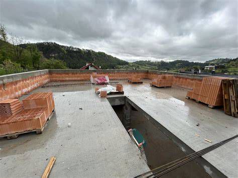 Ukladanie výstuže a betonáž venca