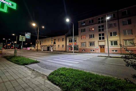 moderné LED osvetlenie v mestskej ulici