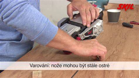 Detailní pohled na hoblovací nůž a nastavení hoblovky