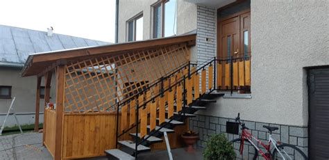 Inštalácia dreveného zábradlia na vonkajšie schody
