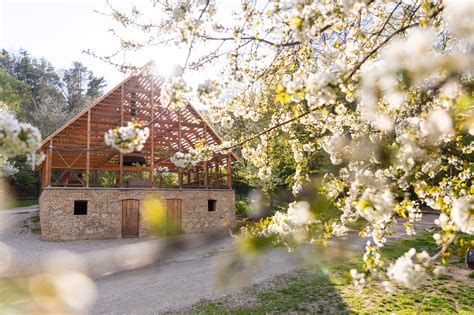 Detailná schéma kladenia škridly bobrovka so zobrazením prekrývania