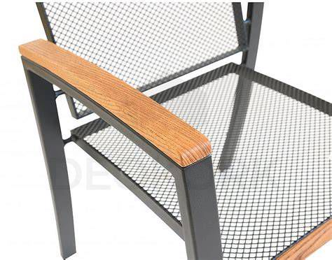Elegantné kovové kreslo MANHATTAN v čiernej farbe