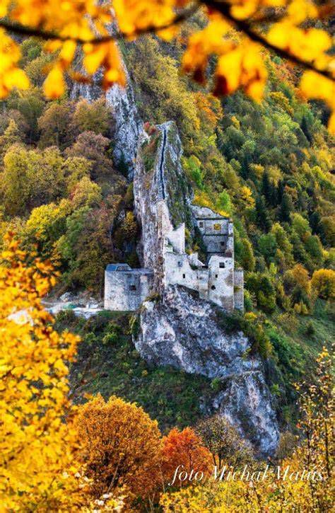 Historické zrúcaniny Trenčianskeho hradu po požiari v roku 1790