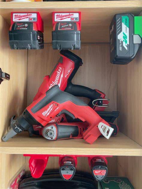 Přehled akumulátorových systémů Milwaukee M12 a M18