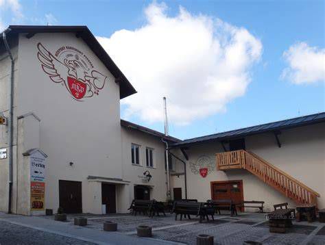 Termohygrometer na stene pivnice