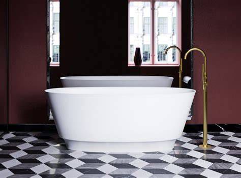 Art Deco koupelna s elegantním umyvadlem